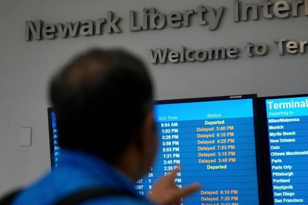 Top Democrat calls for investigation into ‘chaotic’ Newark airport delays