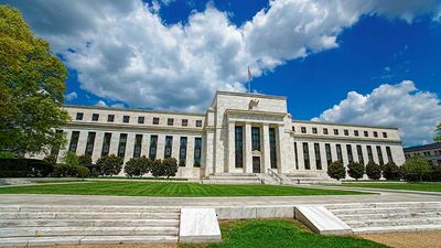 Fed Meeting: Rate-Cut Odds Fading, But Powell May Surprise S&P 500