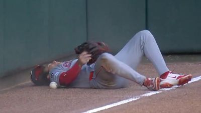 Braves Hitter Got Unconventional Inside-the-Park HR Thanks to OF’s Painful Mishap