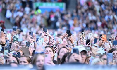 Easing the pressure of getting concert selfies