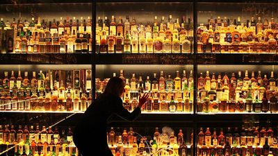 UK and India agree 'landmark' trade deal that will slash tariffs on Scotch whisky imports
