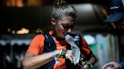 "History in motion" – watch Courtney Dauwalter cruise into Prescott at mile 77 on the Cocodona 250 course as the overall race leader
