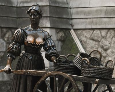 Front row? Dublin orders tourists to leave statue’s cleavage alone