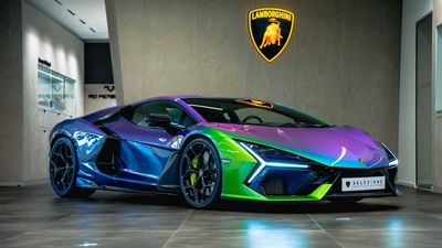 This Lamborghini Revuelto Has the Coolest Color-Changing Paint