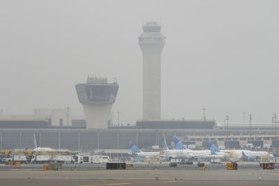 Controllers briefly lost contact with Newark planes before wider flight disruptions