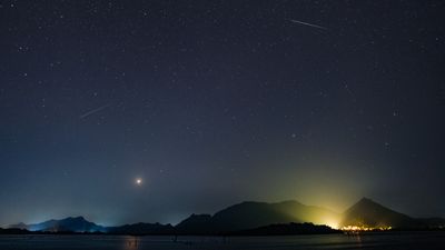 Eta Aquarid meteor shower 2025 delights stargazers around the world with dramatic shooting stars (photos)