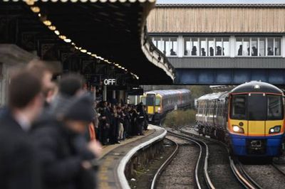 Government to lower minimum age for train drivers in desperate bid to cut shortages