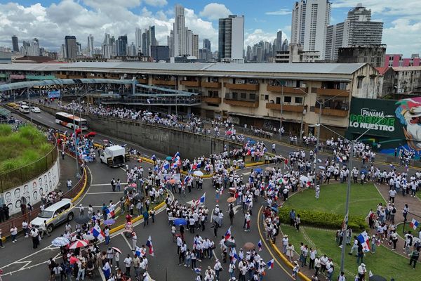 Thousands march over concern Panama bending to US government