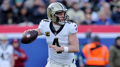 NFL Insider Provides Clarity on Derek Carr Injury Situation