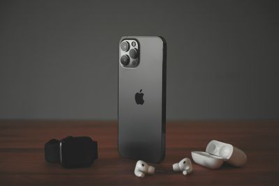 Google Trolls Apple Over iPhone 17's New Camera Bar: Copycat Claims Fly in Latest Pixel Ad