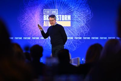 Leading AI labs only moat is access to capital, top tech analyst says