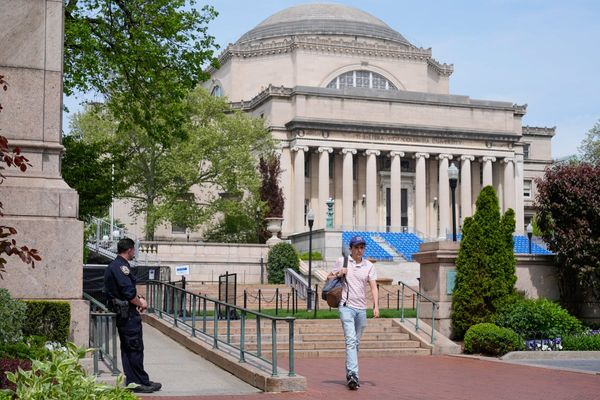 Pro-Palestinian demonstrators clash with security guards at Columbia University