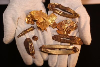 Gold and garnet raven head from Anglo-Saxon period unearthed in England