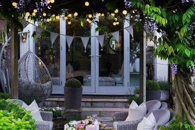 9 ways to style up al fresco settings