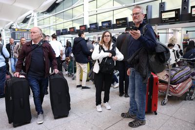 Cause of fire that shut down Heathrow unknown