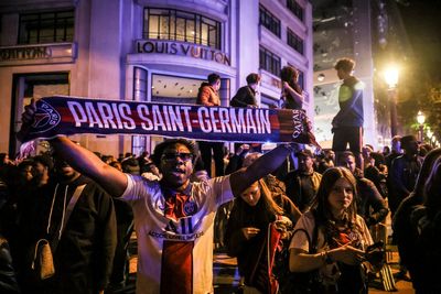 Videos show chaos and fires on the streets of Paris after PSG win over Arsenal