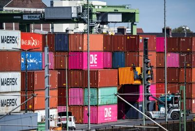 EU Threatens To Target US Cars, Planes If Trump Tariff Talks Fail