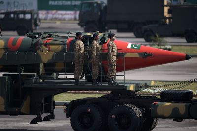 A comparison of India and Pakistan’s armies and nuclear arsenals