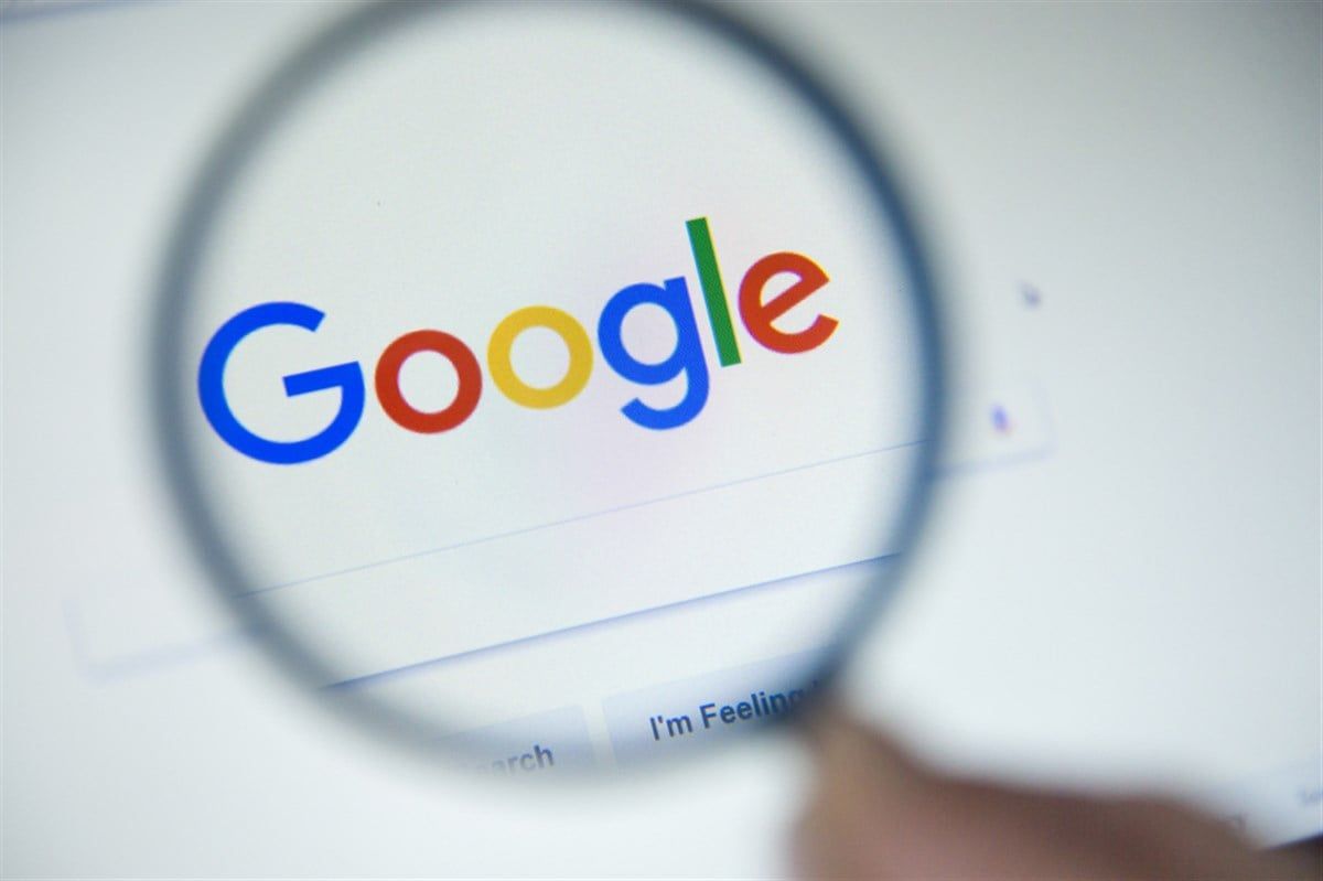 Apple - グーグルページ Is It Time to Sell Google Stock as Apple Unveils…
