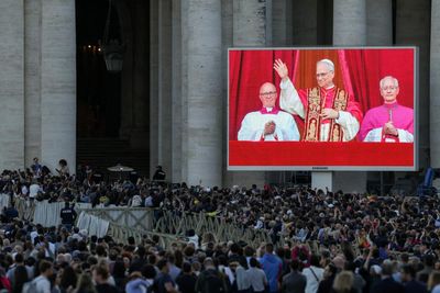 ‘Deep dish eucharist’: internet reacts to US pope with jokes and Chicago pride