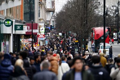 ‘Small but positive’ rise in retail footfall as sunny April encourages shoppers