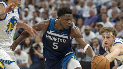 Anthony Edwards Briefly Leaves Game vs. Warriors After Nasty-Looking Leg Injury