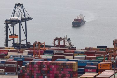 Chinese export hike reported as tariff talks with US set to start