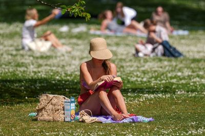 UK set to be hotter than Barcelona this weekend as warm weather returns