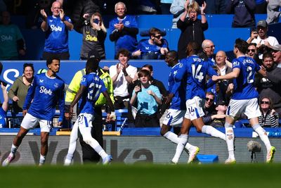 Saturday’s Football Acca Tips: Wolves and Bees Lead 75/1 Fourfold