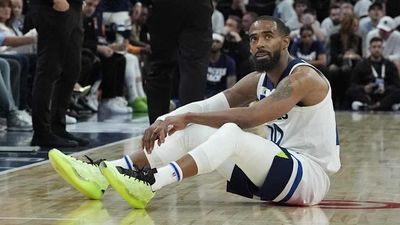 Julius Randle Paid Big Compliment to Mike Conley While Roasting Him for Being Old