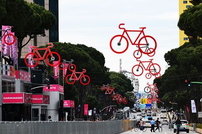 Teams prepare for Giro d'Italia opener with traffic-disrupted recons amid last-minute road repairs