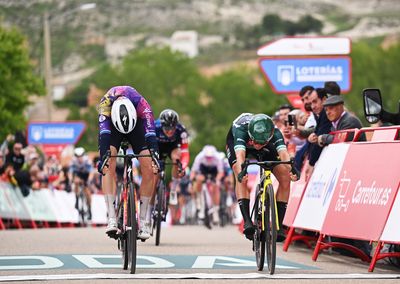 'I’m very happy and exhausted' - Marianne Vos sprints to photo finish win on stage six of La Vuelta Femenina