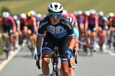 La Classique Morbihan: Eline Jansen tops Amber Kraak in uphill sprint for first victory of season