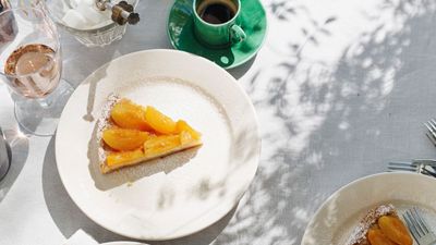 Apricot frangipane tart