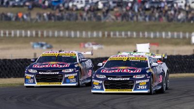Broc Feeney sprints to Supercars lead with Tassie wins