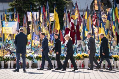 Watch: European leaders join Zelensky to lay flowers at war memorial in Kyiv