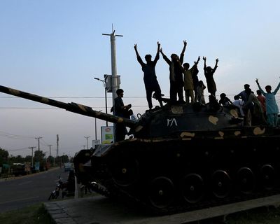 India and Pakistan agree Kashmir ceasefire but accuse each other of breaches