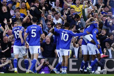 Quickfire double earns Everton victory at European hopefuls Fulham