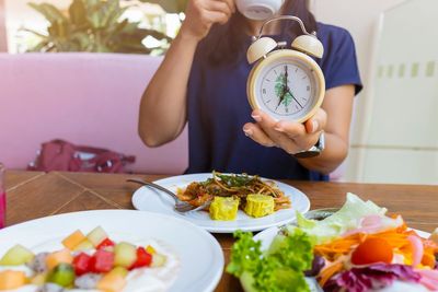 The best time to eat if you want to lose weight, according to experts