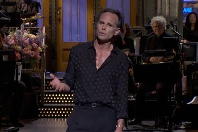 The White Lotus star Walton Goggins reacts to mean sex symbol headlines on SNL