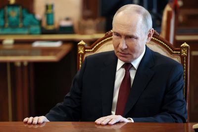 Putin offers new peace talks as West demands ceasefire and threatens sanctions