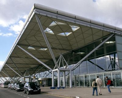 Long queues and flight delays at Stansted airport after ‘IT issue’
