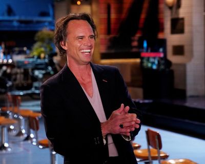 Saturday Night Live: Walton Goggins is a game host with underwhelming material
