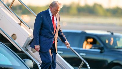 ‘He thinks he’s a king’: Trump accepts a lavish ‘Flying Palace’ from a foreign power, but don’t worry, it’s totally not bribery