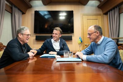 French Media Denies Rumors Macron Was Caught With Cocaine on Ukraine Trip