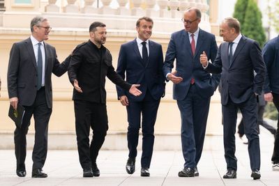 Zelensky tells Putin he will meet him for peace talks
