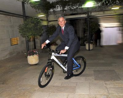 A bicycle, pencil sharpener, 300lb of raw meat: US presidential gifts and the rules governing them