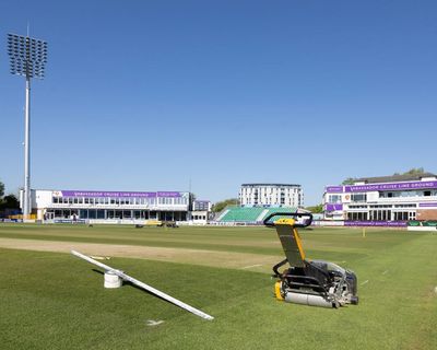 Foakes hits unbeaten century while Sussex see off Worcestershire