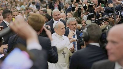 'Never give in to mediocrity,' Pope Leo XIV says as the press meets the new pontiff