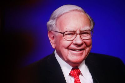 Berkshire Hathaway’s Cash Pile Hits $347 Billion: Enough to Buy 95% of S&P 500 Companies or the GDP of 100+ Nations